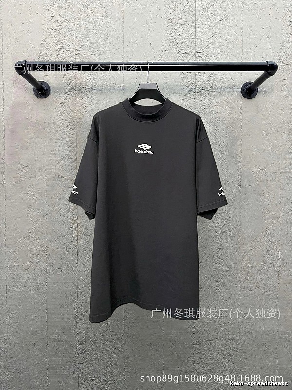 Balenciaga minimalist style black T-shirt