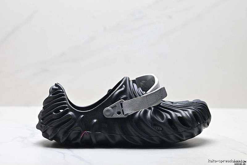 Black trendy style of Crocs clogs