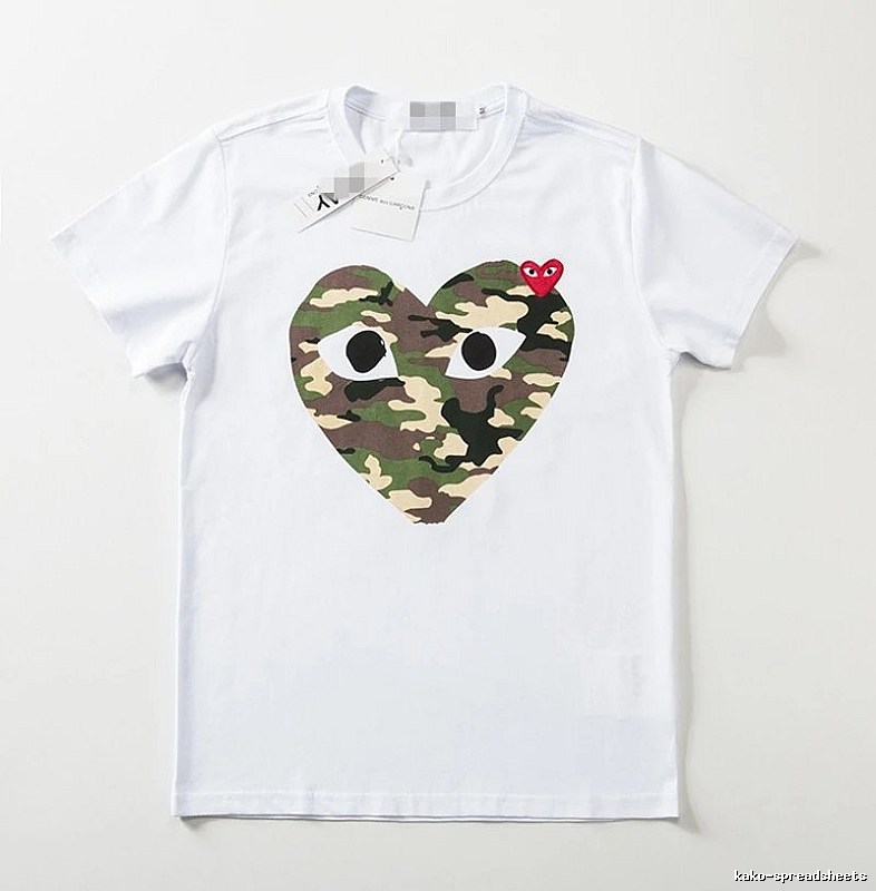 Comme des Garcons PLAY 2021-17 Green Style 2117 Heart Logo T-Shirt City Outfit