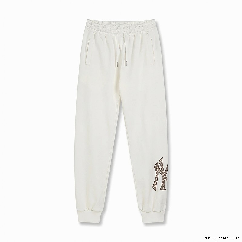 Fashionable white sweatpants of the MLB New York Yankees