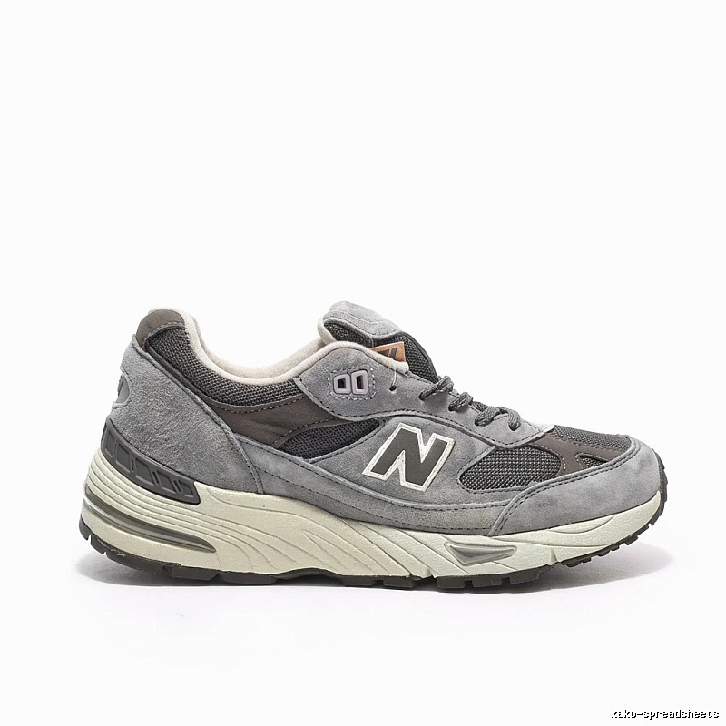 New Balance retro-style grey sports shoes