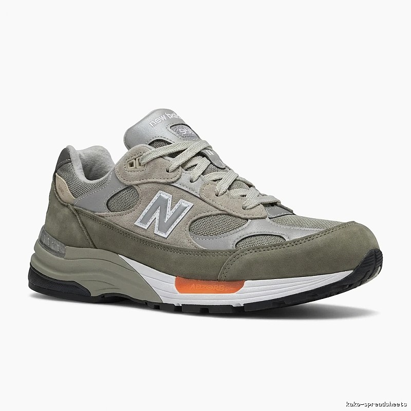New Balance retro-style grey sports shoes