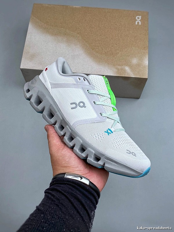 On Cloud Runners, Close Heel Wrap in White and Aqua