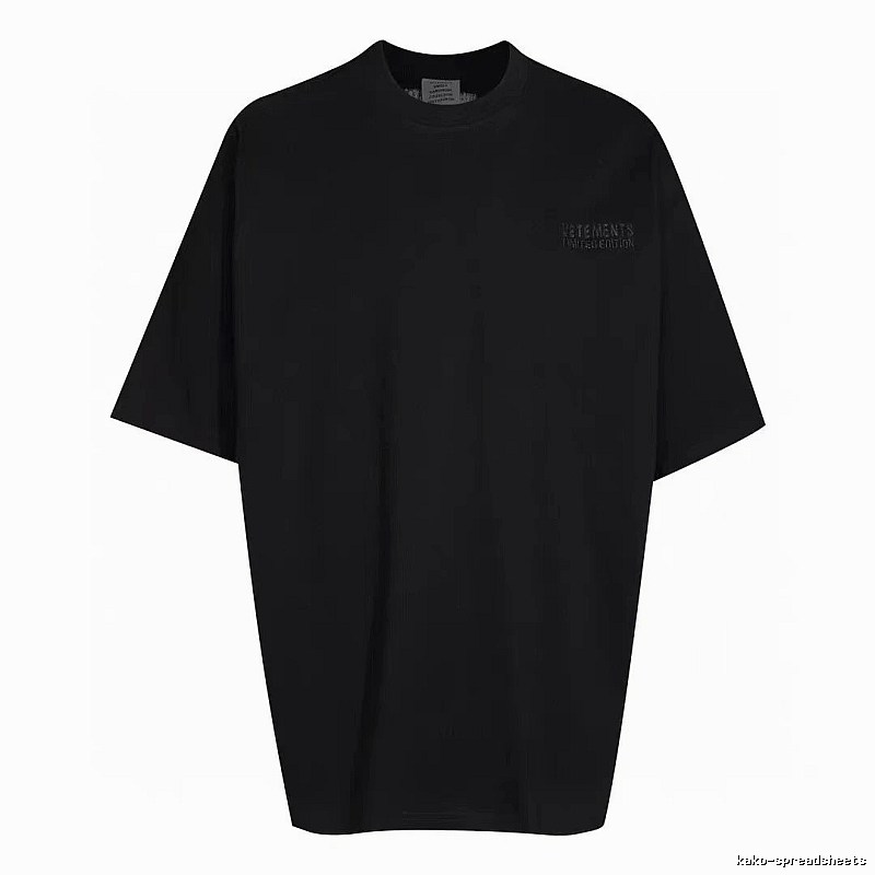 Relaxed Statement graphic T-shirt Black Colorful Lucky with Versatile Design