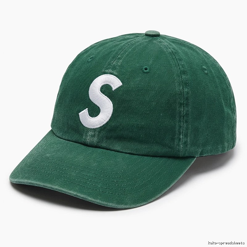 Vintage-style green hat with Supreme letters